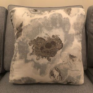 4 new Ethan Allen pillows